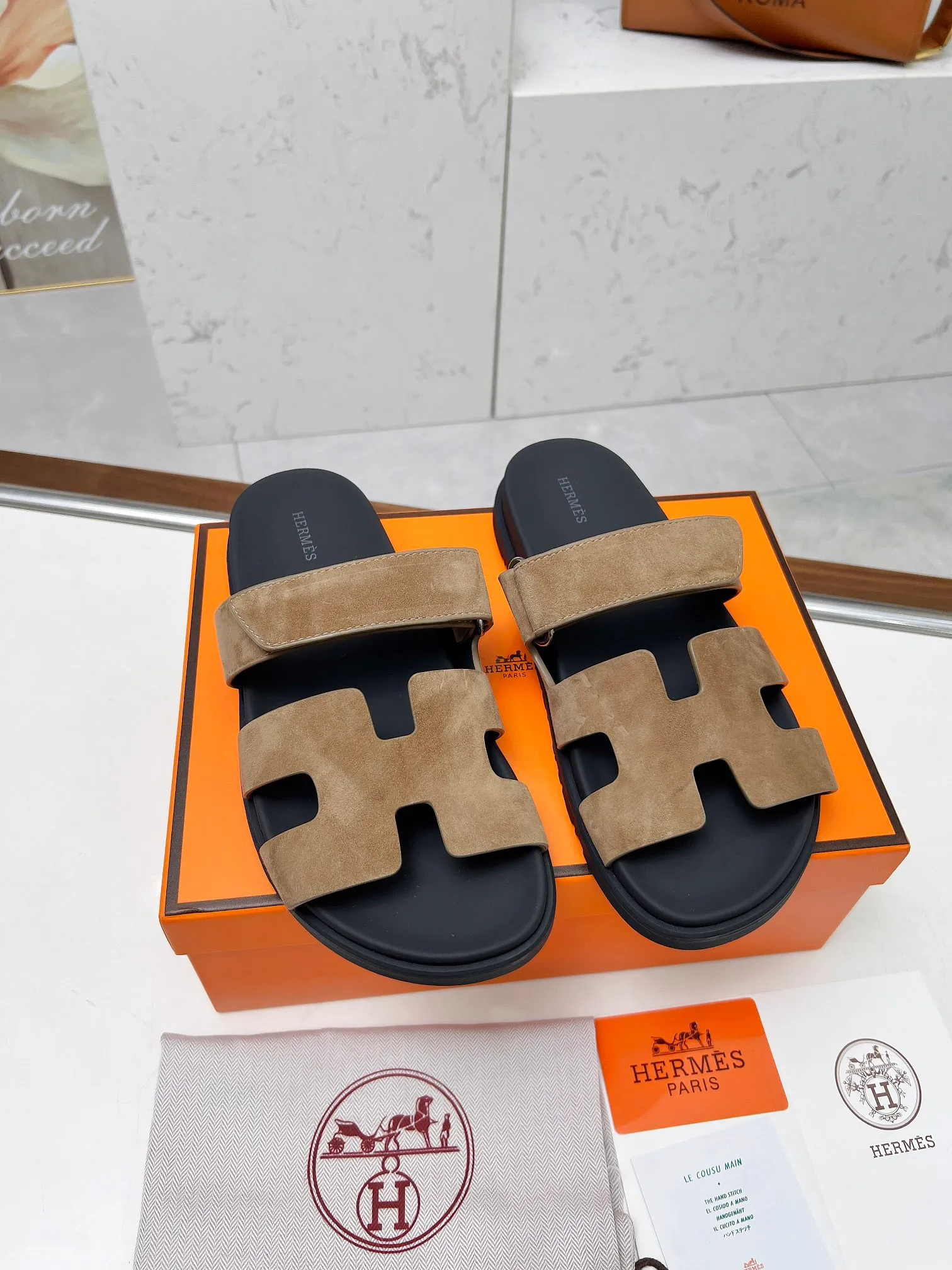 👟👟Ex-factory price 480👟👟 Hermes Hermes chypre second uncle shoes H-shaped Velcro flat sandals and slippers! (Top version) Upper: First layer of silk cowhide/palm pattern cowhide/goat leather, foot pads mixed sheepskin, original molded outsole Female size: 35-43 Male size: 39-46 (Female size 40 41 42 43 Men’s size 45 46 can be customized and not returned)